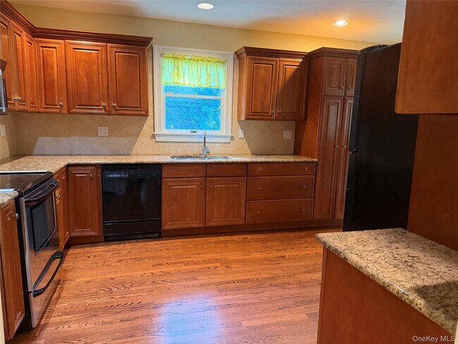 Foto del edificio - 60 Oaktree Ln