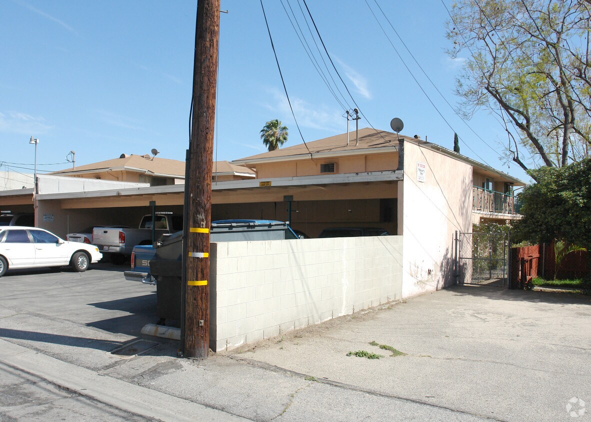 Foto del edificio - 127 W Cypress Ave