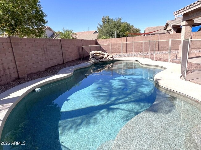 Building Photo - 2610 S Moccasin Trail