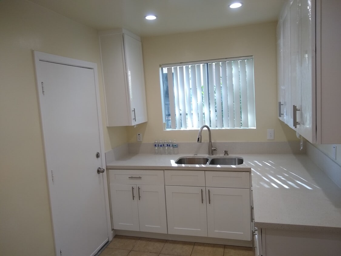 Foto principal - 12523 Burbank Blvd
