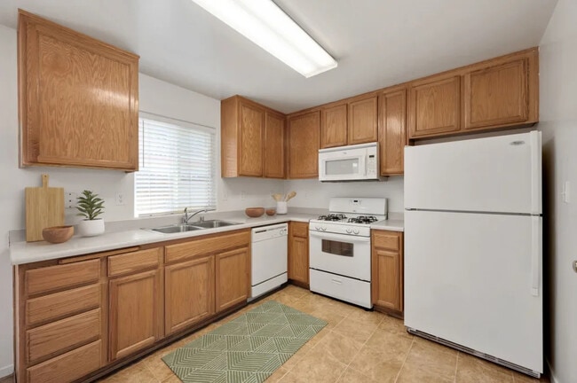 Building Photo - Tyner Ranch Townhomes