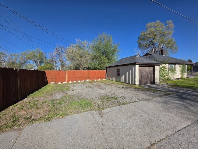 Foto del edificio - 1710 S Higbee Ave