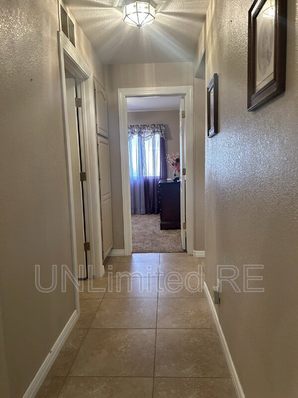 Foto del edificio - 490 McCulloch Blvd S