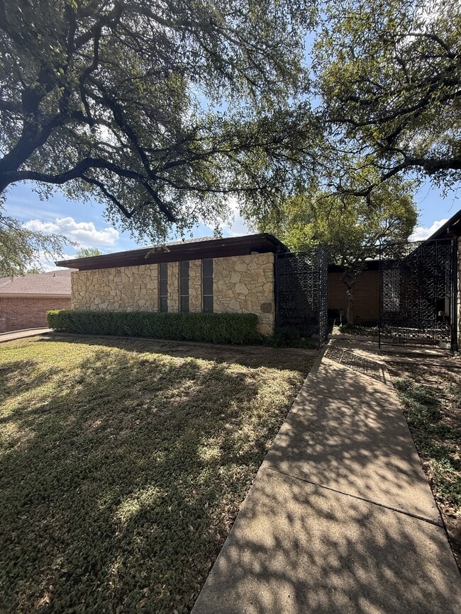 Building Photo - 4613 Ranch View Rd
