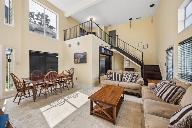 Building Photo - 963 Althea Dr
