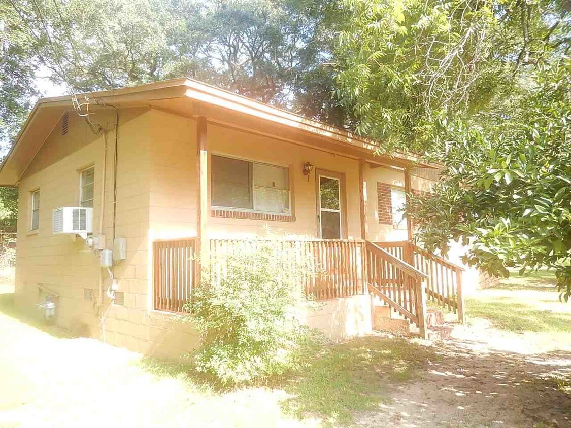 Foto principal - 210 Bradley St