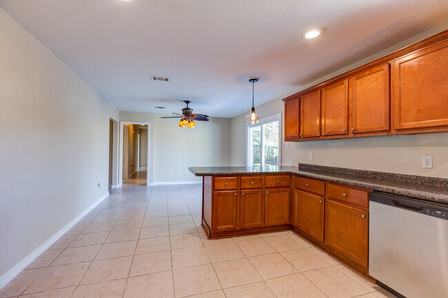 Building Photo - 12567 Crestwood Dr