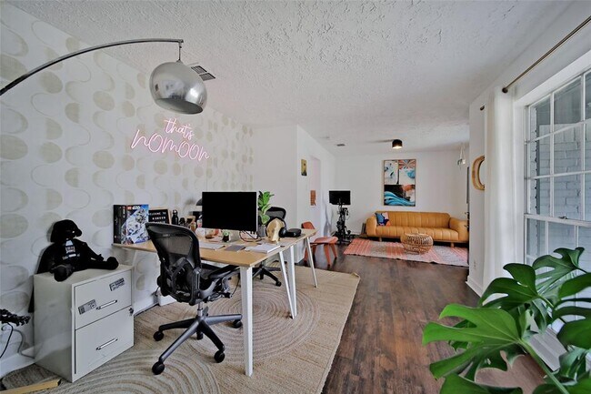 Foto del edificio - 323 Gentilly Dr