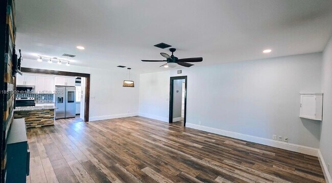 Foto del edificio - 4587 Barrett St