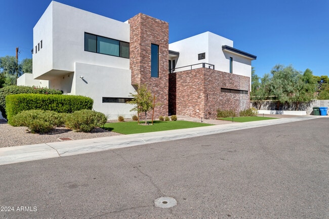 Building Photo - 4525 N 36th Way