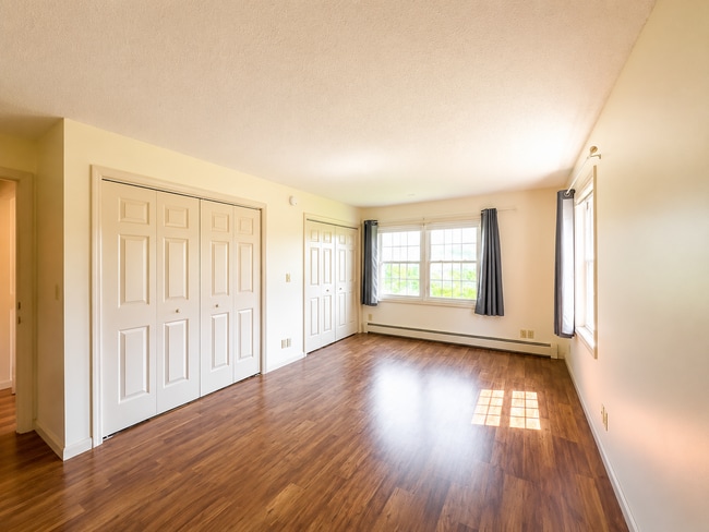 Building Photo - 243 Eastview Cir