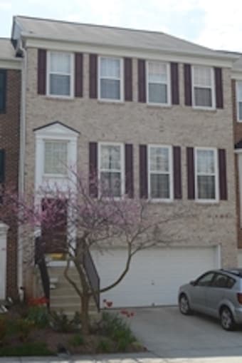 Front - 4087 Oak Village