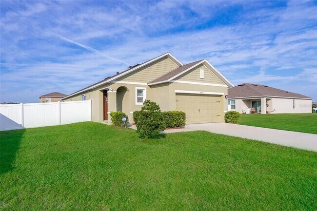Building Photo - Clean & Newer Single Family Smart Home - N...
