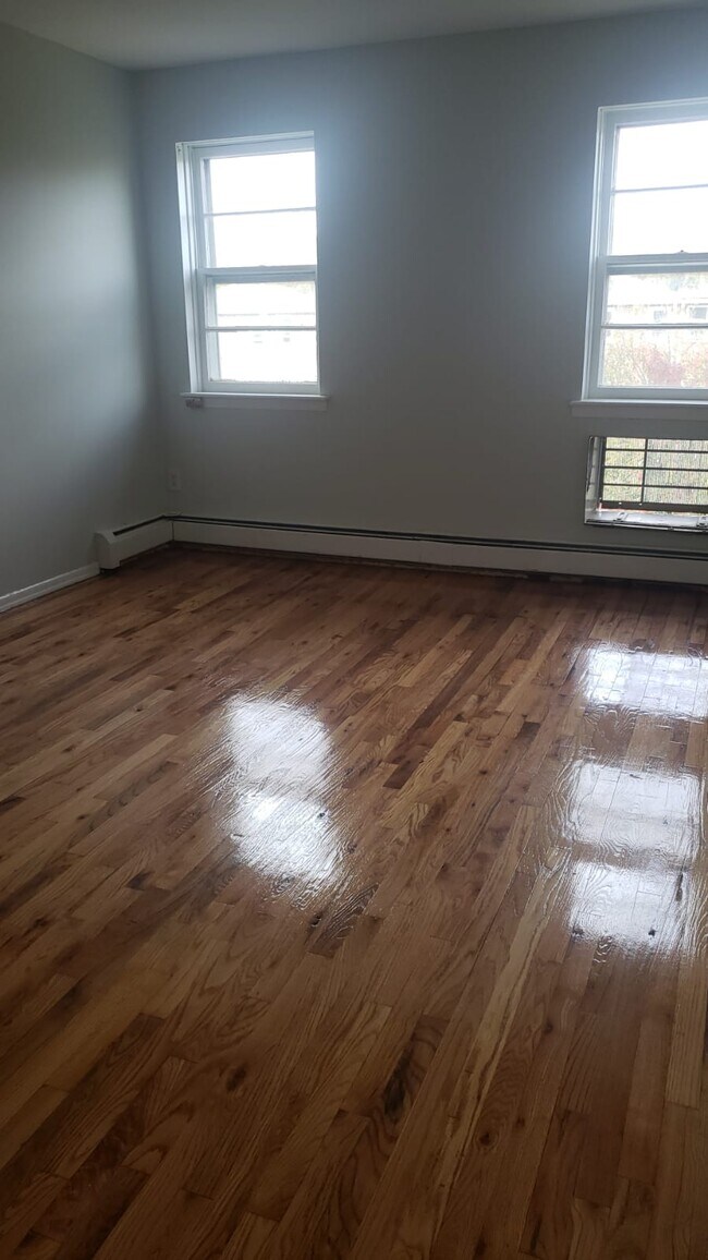 Foto del edificio - 1191 E 55th St