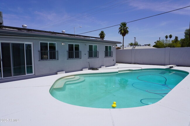 Building Photo - 8355 E Palm Ln