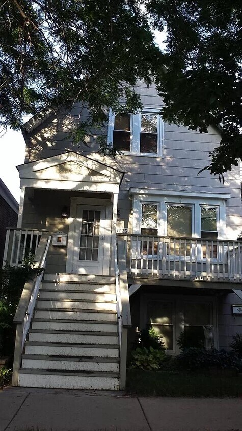 $925/mo Garden Unit with ample lighting - 3723 N Whipple St