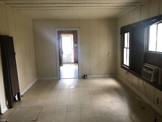 Foto del edificio - 3 br, 1 bath House - 411 N Theater St