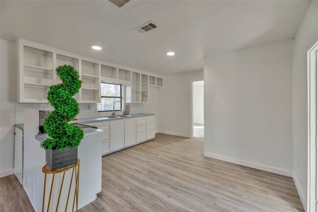 Foto del edificio - 323 Park Ln