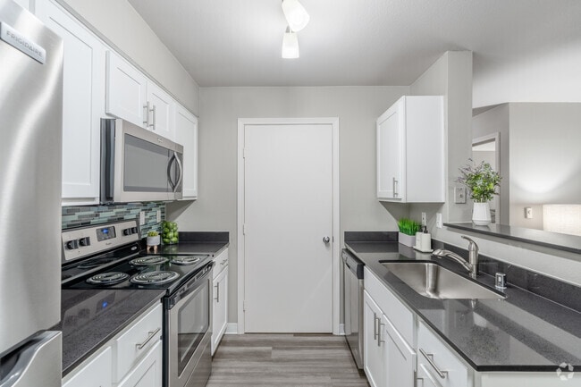 1BR, 1BA - 659SF - Kitchen - Stonemeadow Farms