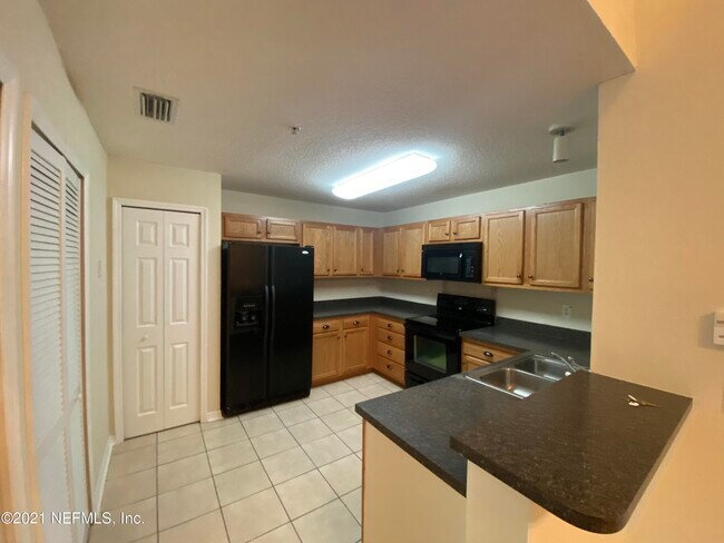 Building Photo - 6087 Maggies Cir