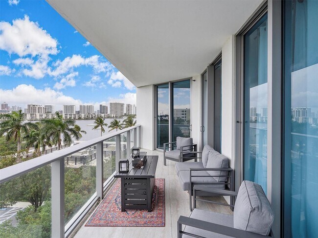 Building Photo - 17301 Biscayne Blvd