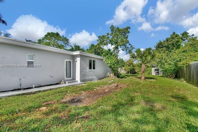 Foto del edificio - Southwest 67th Avenue, South Miami, FL 33143 - 3 BR 3 BA house
