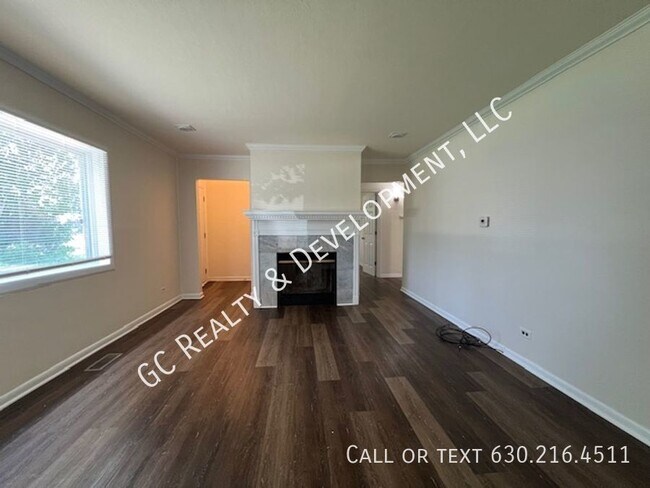 Building Photo - ***HOFFMAN ESTATES RANCH / 3 BDRM - 2 BTH ...