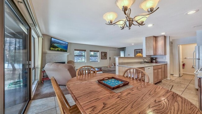 Building Photo - Well appointed, super clean condo - furnis...