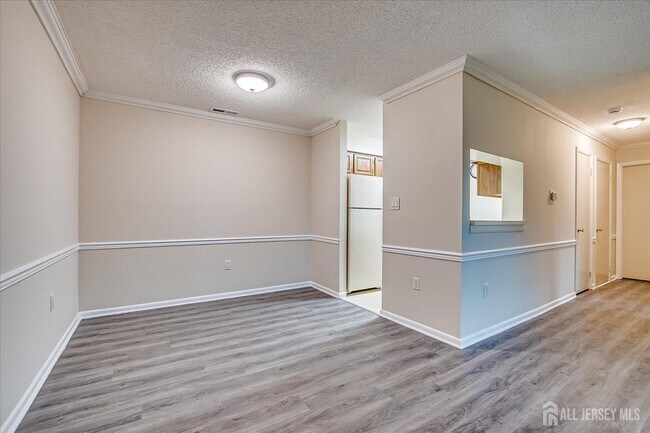 Building Photo - 211 Ravens Crest Dr