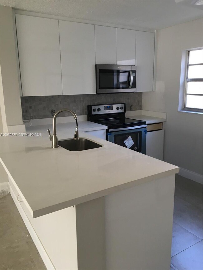 Foto del edificio - 7765 SW 86th St