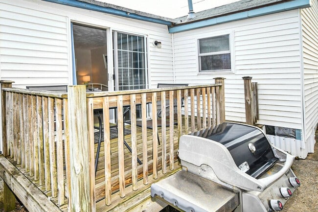 Building Photo - 38 North End Blvd