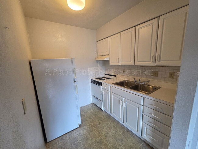 Building Photo - 2727 Hampton Ave