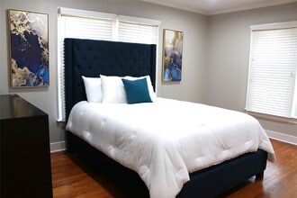 Building Photo - 2215 Hermann Dr