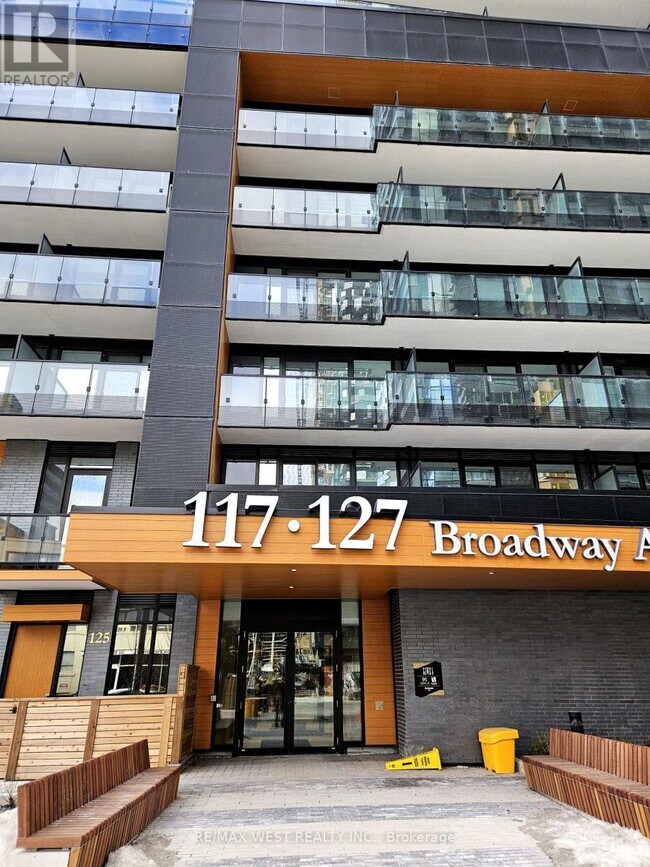 Photo du bâtiment - 117-2117 Broadway Ave