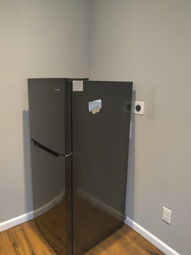 Foto del edificio - 6040 Media St