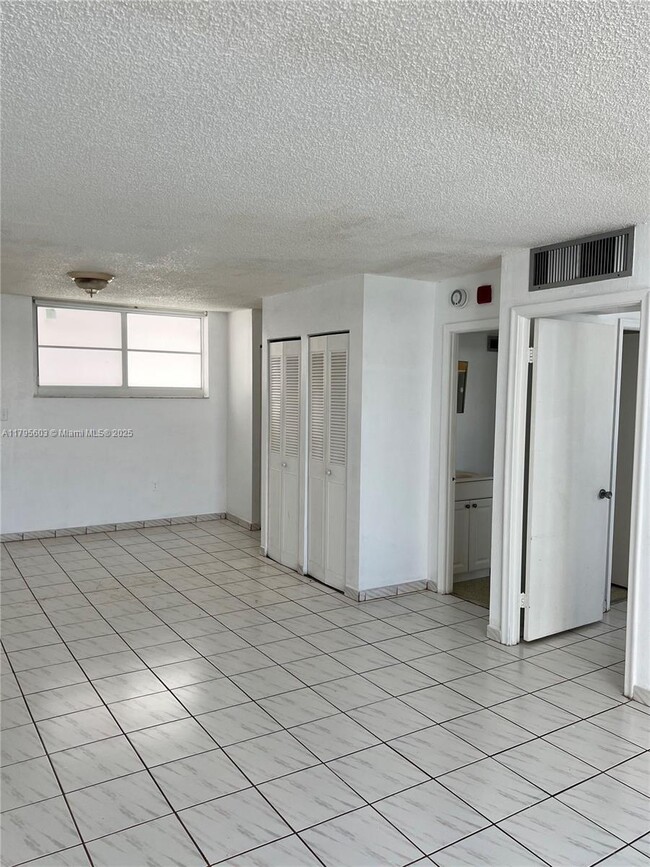 Foto del edificio - 1750 James Ave