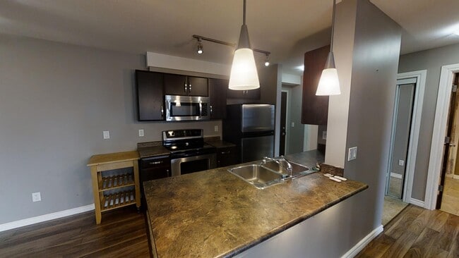 Building Photo - 9120-9196 96 Ave