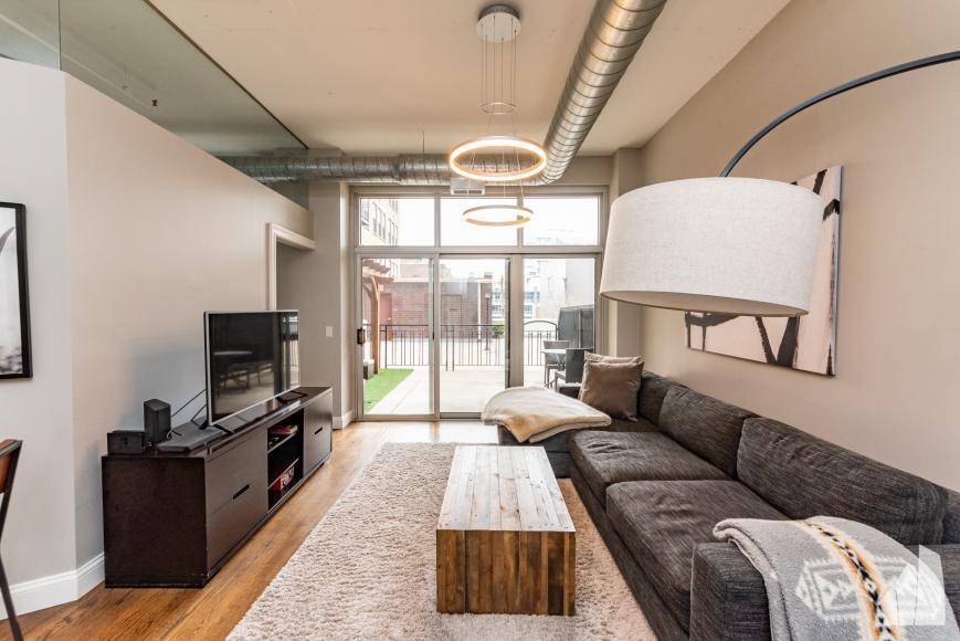 Foto principal - 2 bedroom in Chicago IL 60607