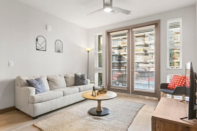 Building Photo - 390 N 2nd Ave