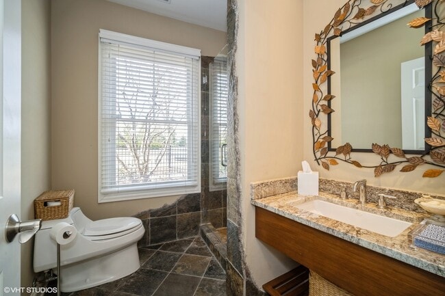 Building Photo - 2048 Valor Ct