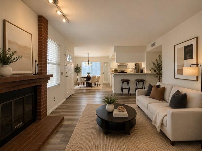 Foto del edificio - Spacious 2 BED 2 BATH Condo! Two-Car Tandem Garage! Central AC! In Unit Washer/Dryer!