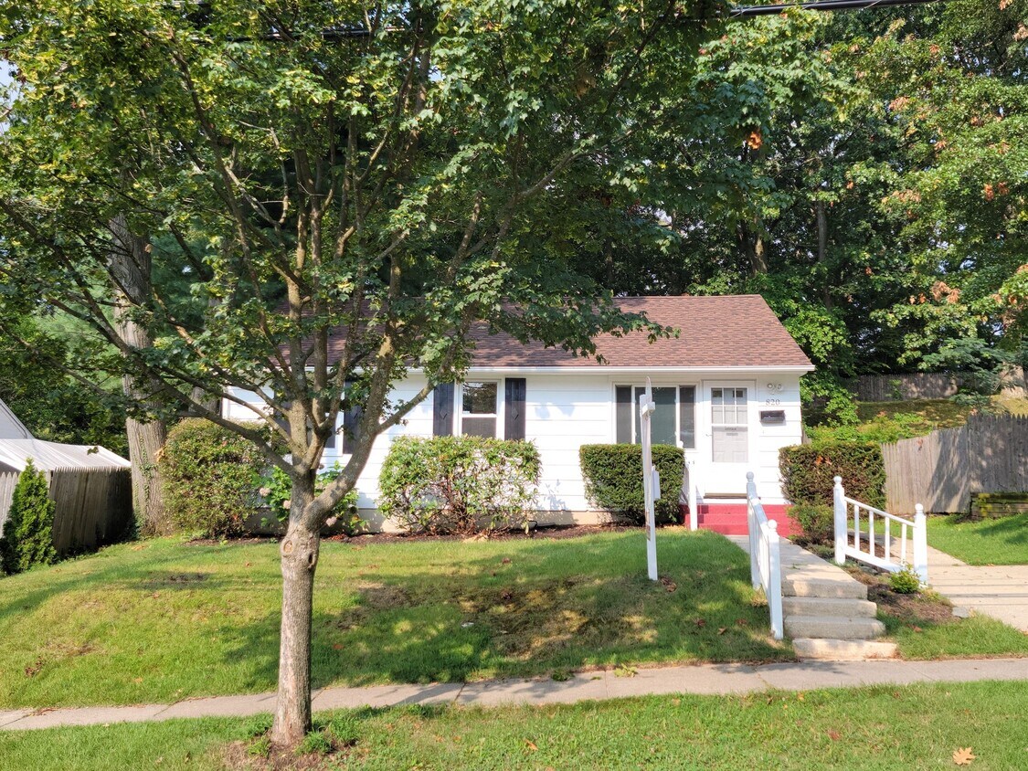 Primary Photo - 820 First St