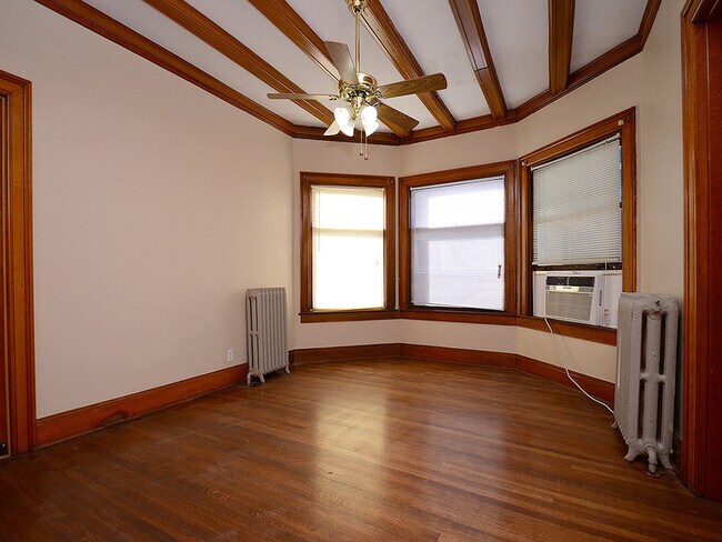 Building Photo - 1021 S 30th Ave