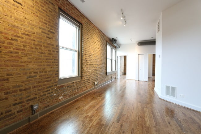Building Photo - 2216 W Taylor St