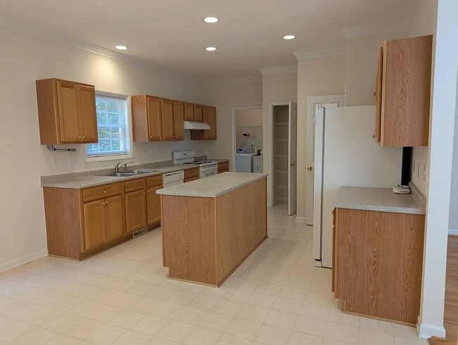 Building Photo - 203 Christine Ct