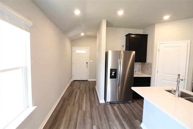 Foto del edificio - 504 Dayspring Cv