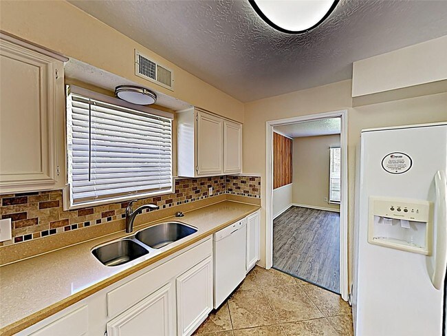 Foto del edificio - 22731 River Birch Drive