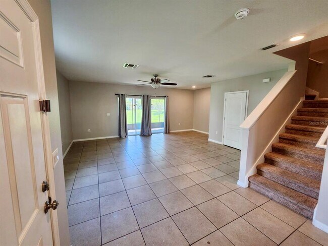 Foto del edificio - 335 Arbor Lakes Dr