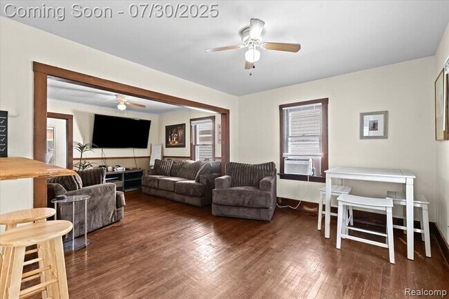 Foto del edificio - 423 Pingree Blvd
