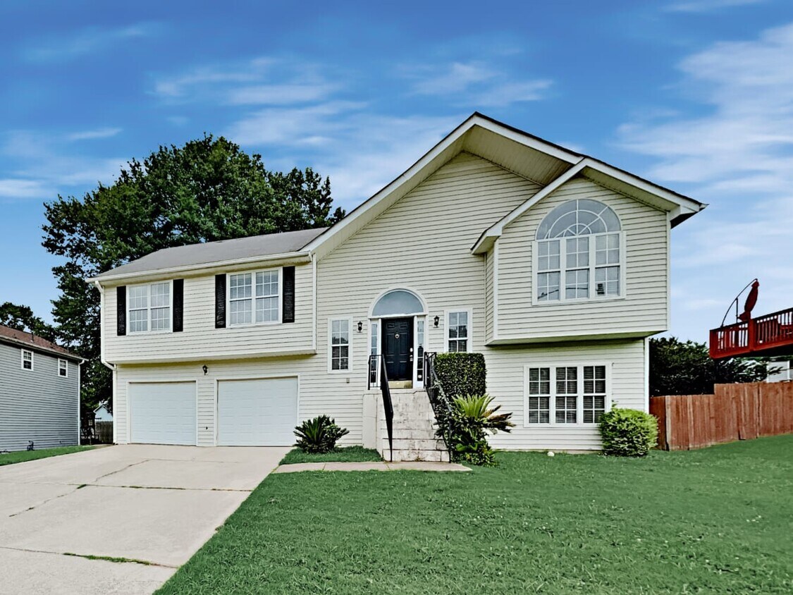 Primary Photo - 5890 Graywood Cir SE